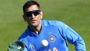 MS Dhoni Mentorship Role: Ex-Cricketer Tiwary Jests About Accessibility Amid BCCI Talks