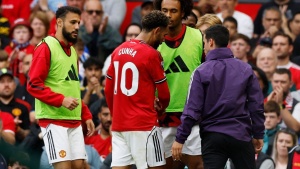 Manchester United's endless woes: Matheus Cunha walks off due to hamstring injury