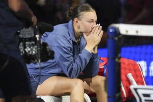 Anisimova Blames US Open Final Loss on Closed Roof, Cites Visibility Issues