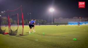 Indian Cricket Team Introduces 'Goalkeeper' Drill at Asia Cup to Sharpen Fielding Skills
Hoặc:
Asia Cup: Indian Cricketers Undergo Innovative Fielding Drill to Enhance Reflexes, Reduce Errors