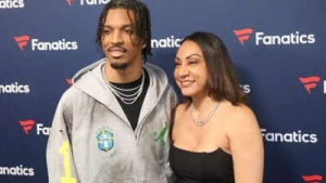 Regina Jackson: The Unconventional Force Shaping Commanders QB Jayden Daniels' NFL Rise
Hoặc
Meet Regina Jackson: The NFL Agent Mom Steering Commanders' Jayden Daniels' Career, Generating Buzz and Controversy