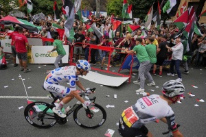 Spanish Minister Calls for Ban on Israeli Cycling Team Amid La Vuelta Protests; Security Beefed Up for Final Stage