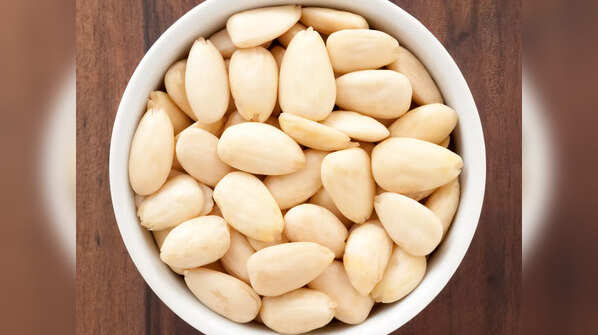Smooth, white almonds without their peels